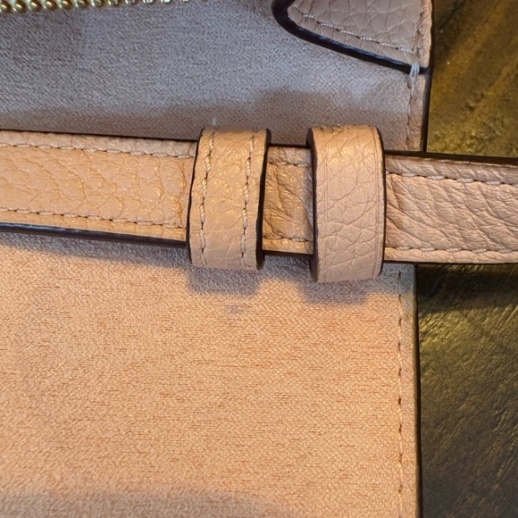 Coach Pink Floral Crossbody Bag

❤️❤️PRICE DROP FOR THE NEXT 2 hours❤️❤️ - Picture 8 of 16